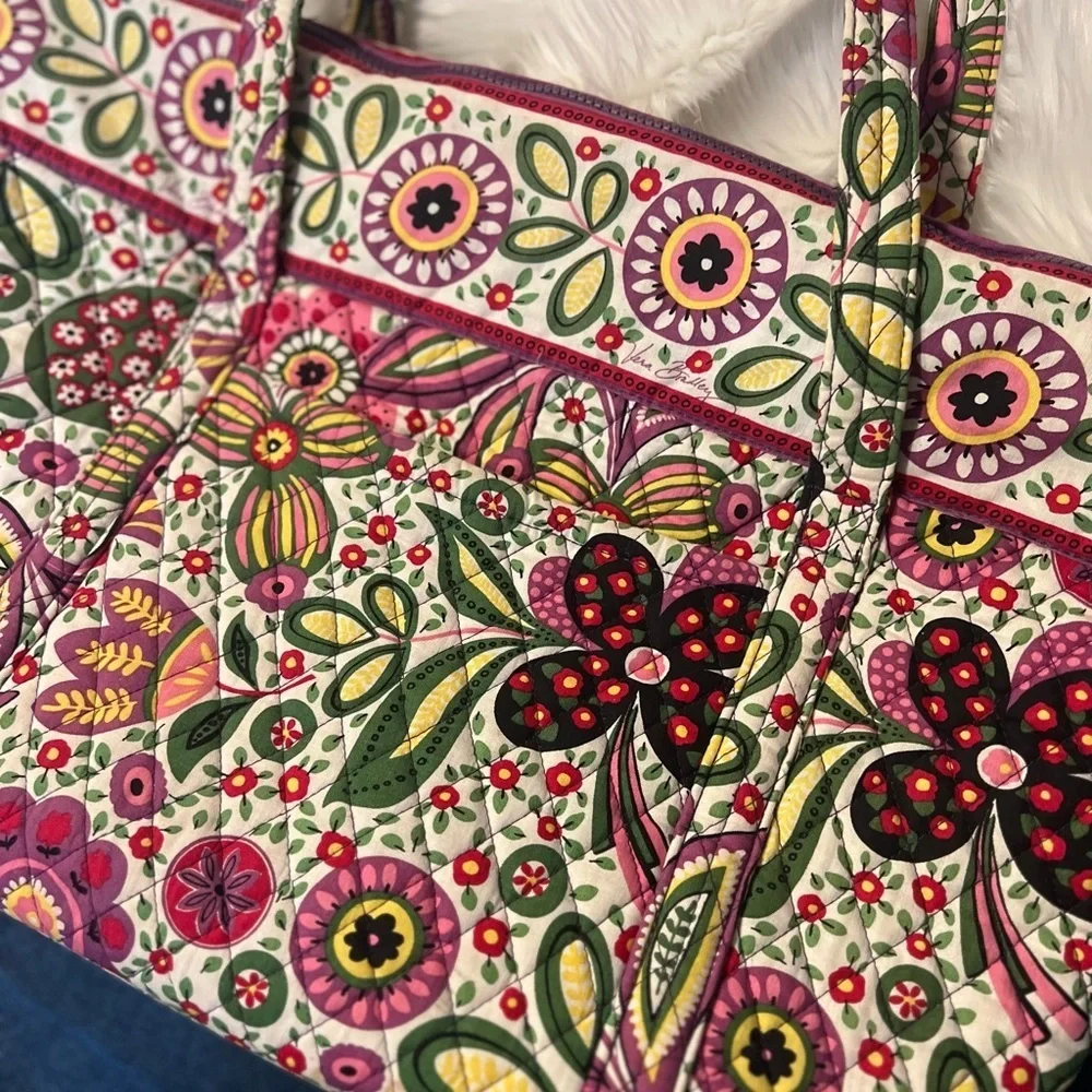 Vera Bradley Large Travel Tote with 6 Inside Pockets Viva La La Green Flowers - Picture 2 of 12